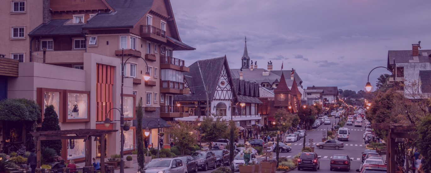 rua da cidade de gramado